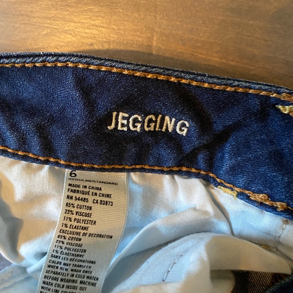 American Eagle Size 6 Jeggings- Distressed